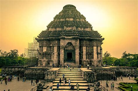 Le temple du Soleil de Konarka! Une exploration fascinante de l'architecture et de la sculpture hindoue médiévale !